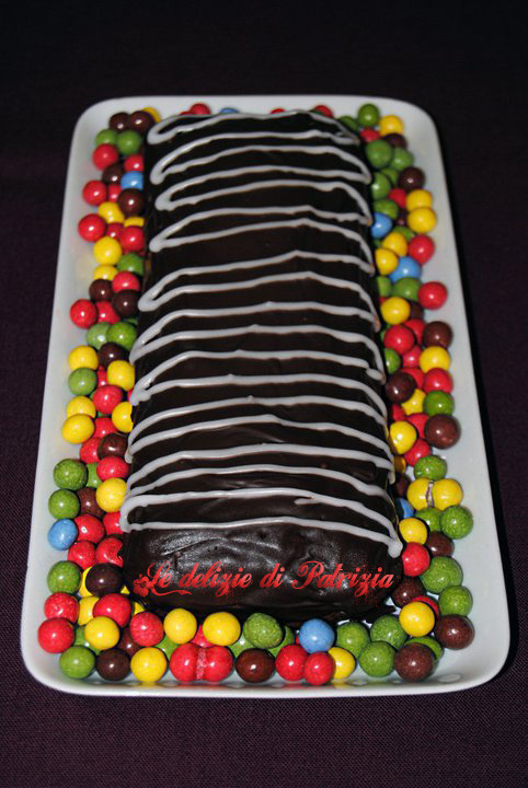 Plumcake con gocce e copertura di cioccolato copia